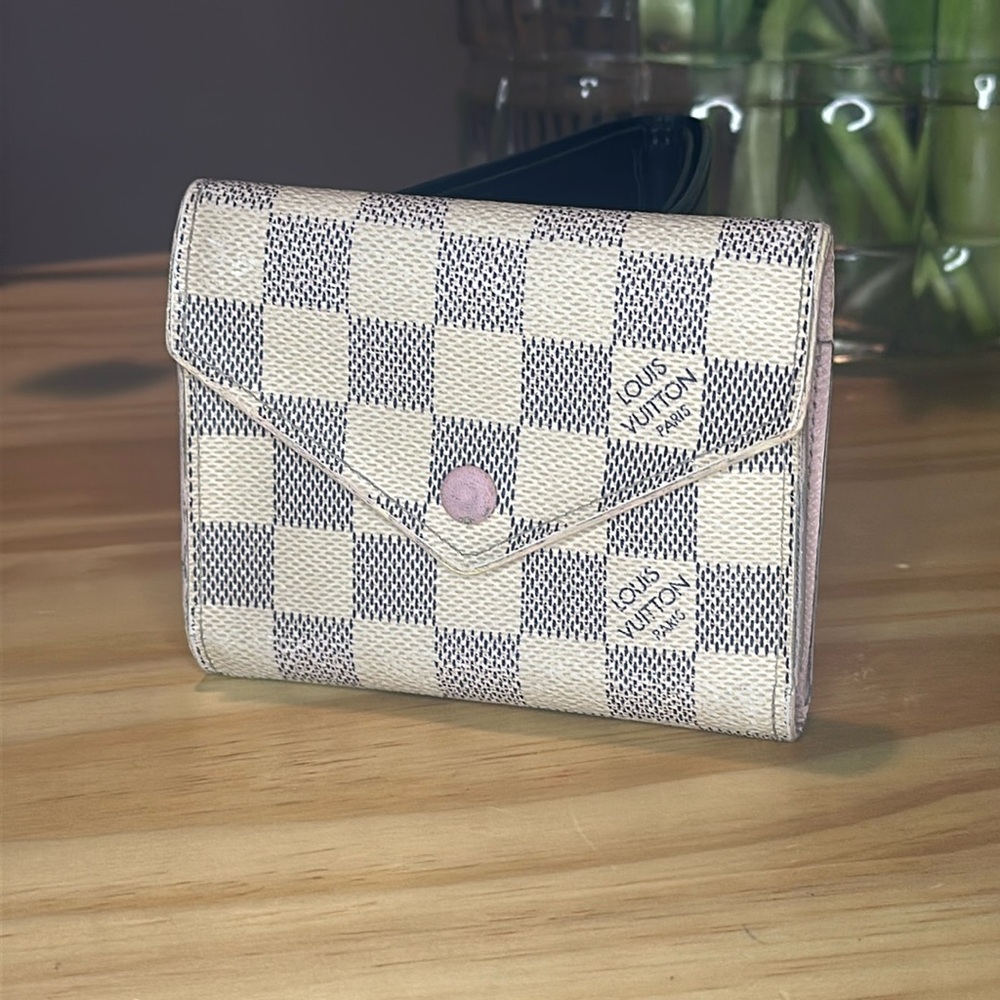 Louis Vuitton Victorine Damier Azur Wallet White Pink Interior